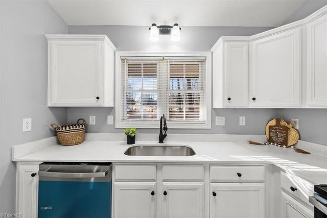 3528 Lamp Light Drive, Randleman, NC 27317