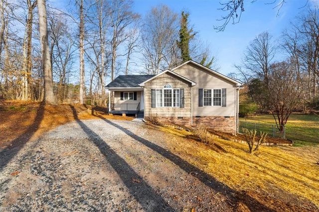 3528 Lamp Light Drive, Randleman, NC 27317