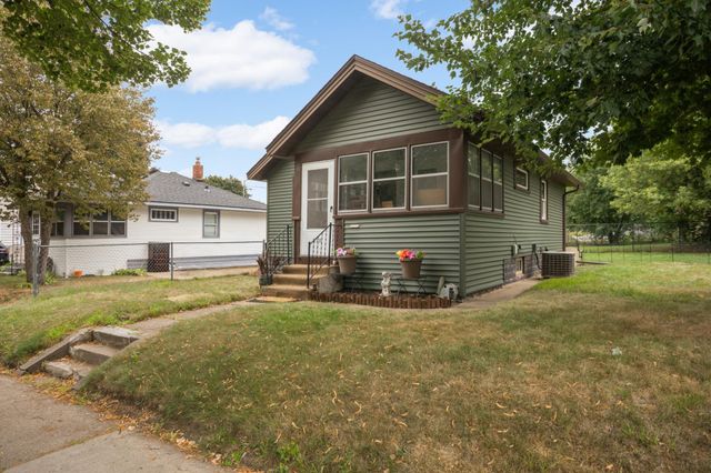 678 Hazel Street N, Saint Paul, MN 55119