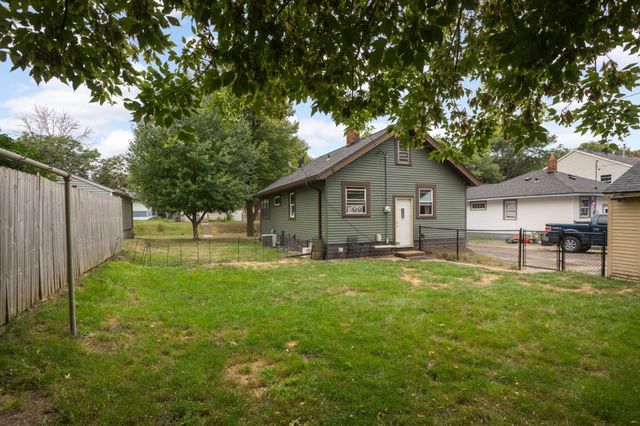 678 Hazel Street N, Saint Paul, MN 55119