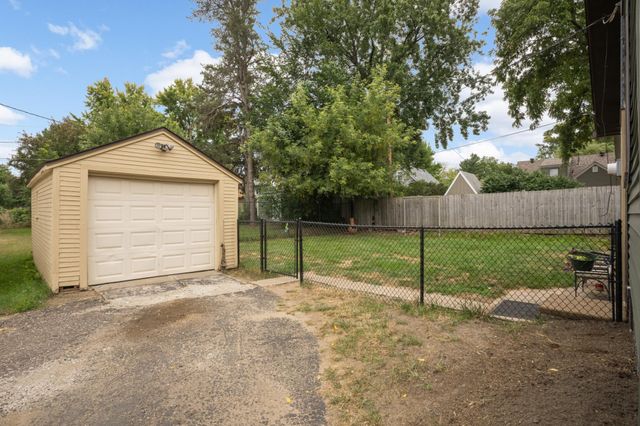 678 Hazel Street N, Saint Paul, MN 55119
