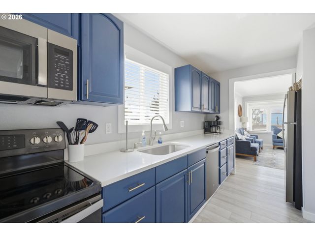 476 HIGHWAY 101 S, Rockaway Beach, OR 97136