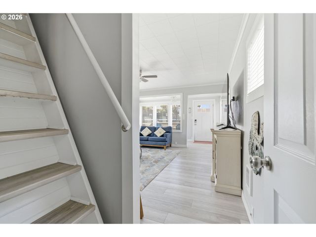 476 HIGHWAY 101 S, Rockaway Beach, OR 97136