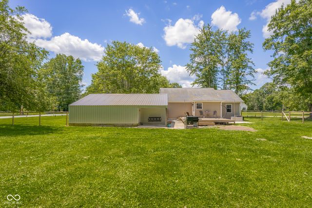 8951 S State Road 58, Columbus, IN 47201