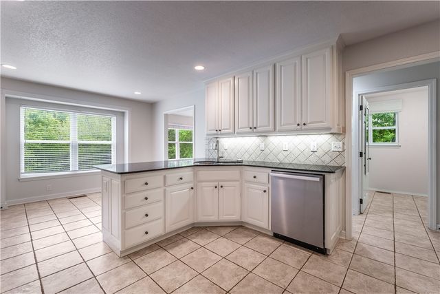 32 Latshaw Drive, Bella Vista, AR 72714