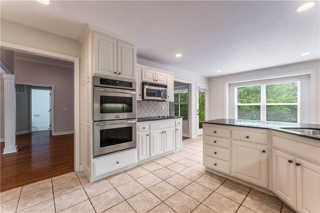 32 Latshaw Drive, Bella Vista, AR 72714