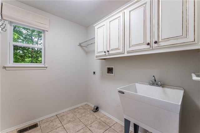 32 Latshaw Drive, Bella Vista, AR 72714