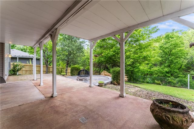 32 Latshaw Drive, Bella Vista, AR 72714