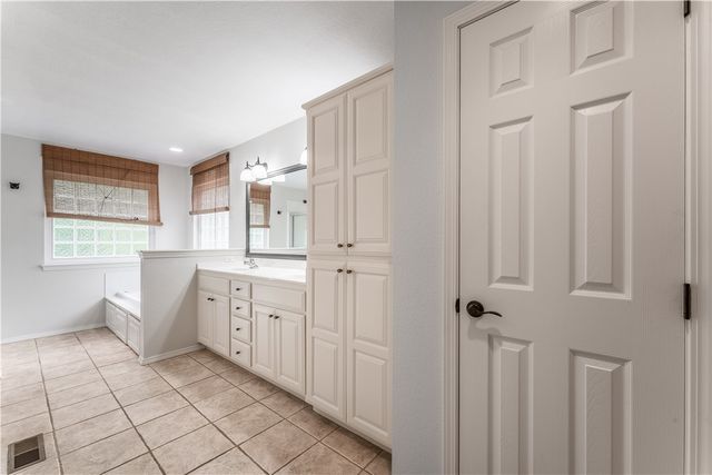32 Latshaw Drive, Bella Vista, AR 72714