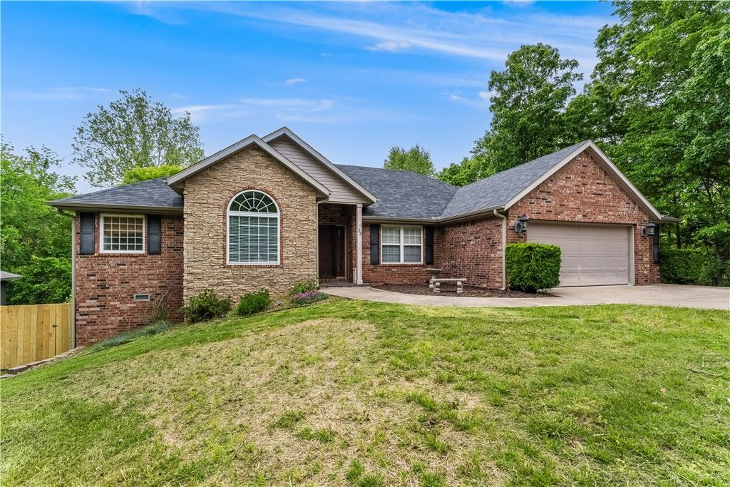 32 Latshaw Drive, Bella Vista, AR 72714