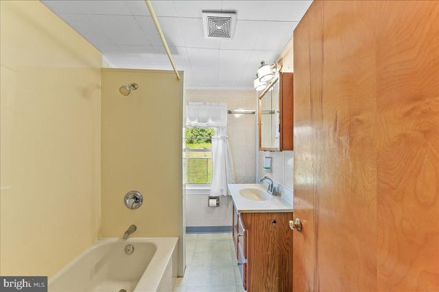 713 CHARLES ST, Coatesville, PA 19320