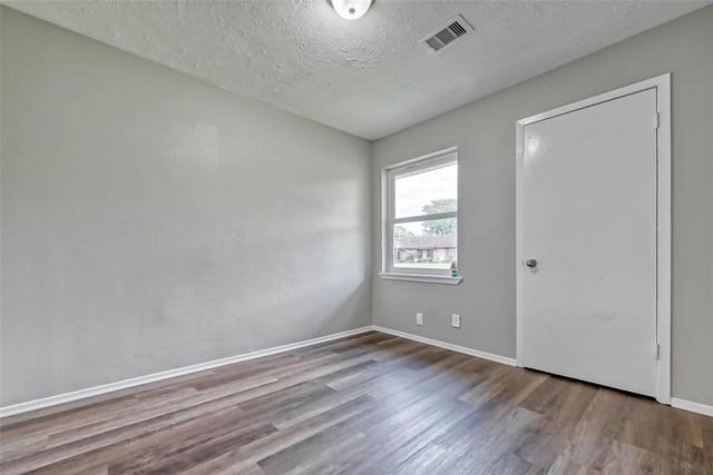 5606 Elm Springs Drive, Houston, TX 77048