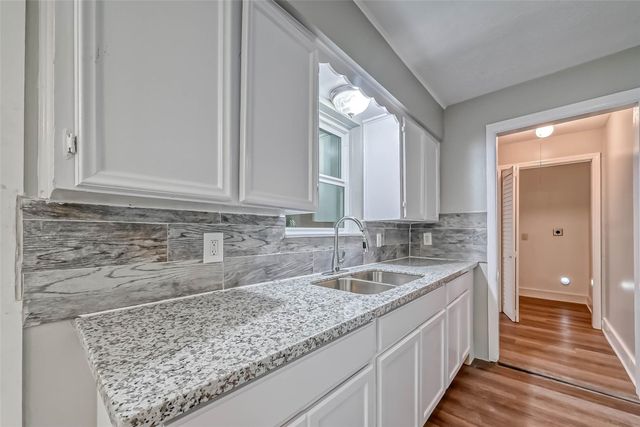 5606 Elm Springs Drive, Houston, TX 77048