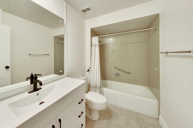 700 N Bruce Lane 312, Glenwood, IL 60425