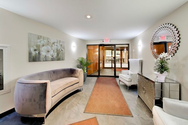 700 N Bruce Lane 312, Glenwood, IL 60425