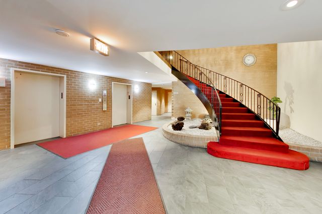 700 N Bruce Lane 312, Glenwood, IL 60425
