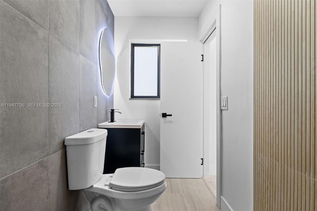 709 SW 4th Ct, Hallandale Beach, FL 33009