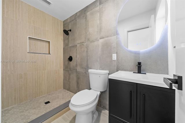 709 SW 4th Ct, Hallandale Beach, FL 33009