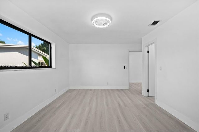 709 SW 4th Ct, Hallandale Beach, FL 33009