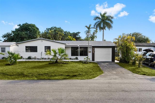 709 SW 4th Ct, Hallandale Beach, FL 33009