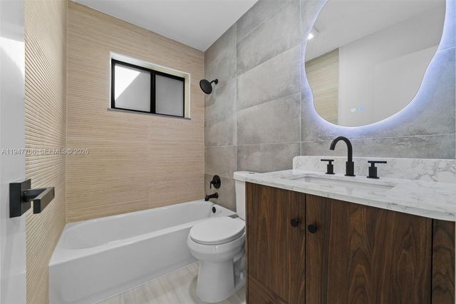 709 SW 4th Ct, Hallandale Beach, FL 33009