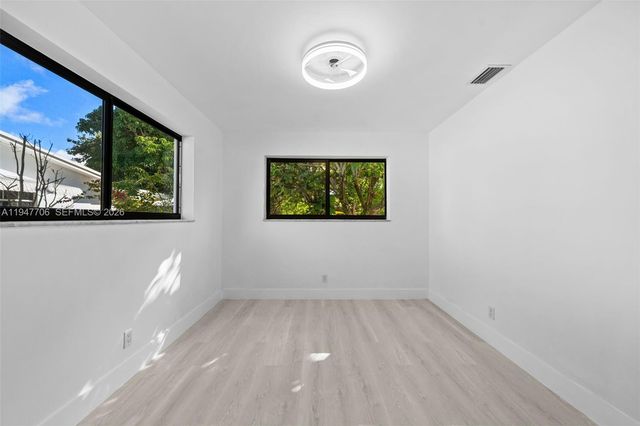 709 SW 4th Ct, Hallandale Beach, FL 33009