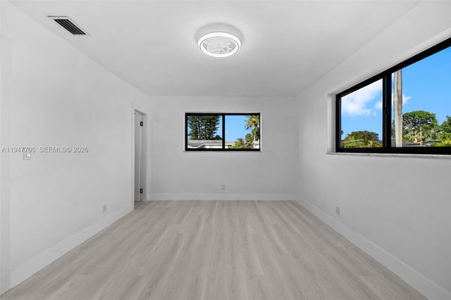 709 SW 4th Ct, Hallandale Beach, FL 33009