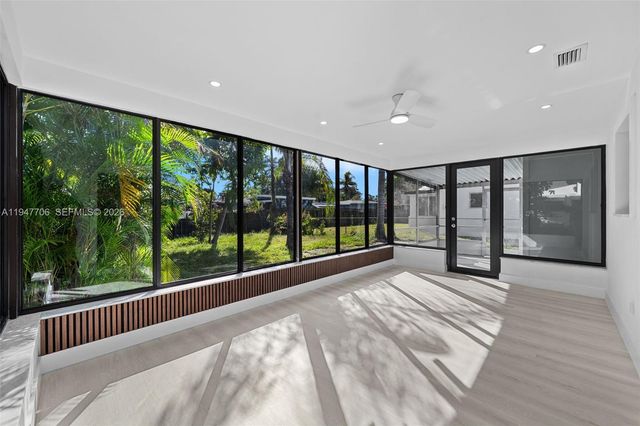 709 SW 4th Ct, Hallandale Beach, FL 33009