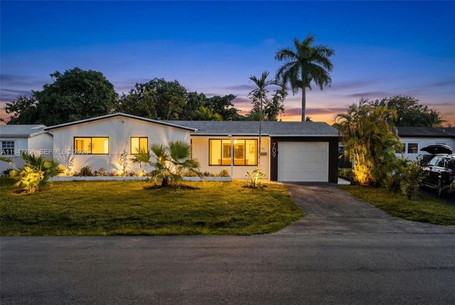 709 SW 4th Ct, Hallandale Beach, FL 33009