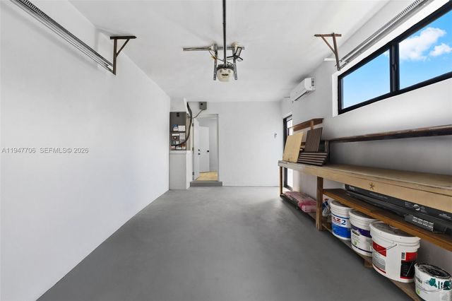 709 SW 4th Ct, Hallandale Beach, FL 33009