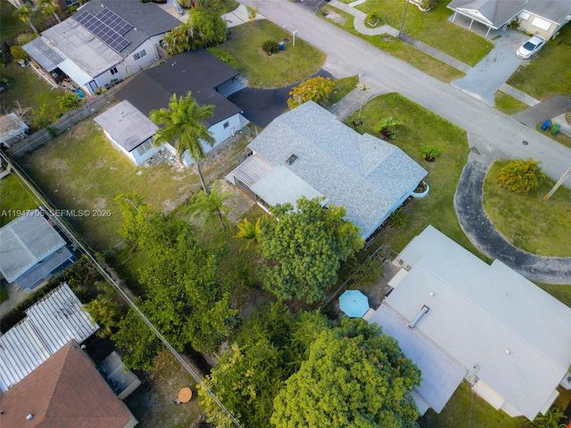 709 SW 4th Ct, Hallandale Beach, FL 33009