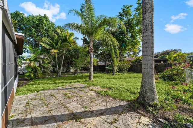 709 SW 4th Ct, Hallandale Beach, FL 33009