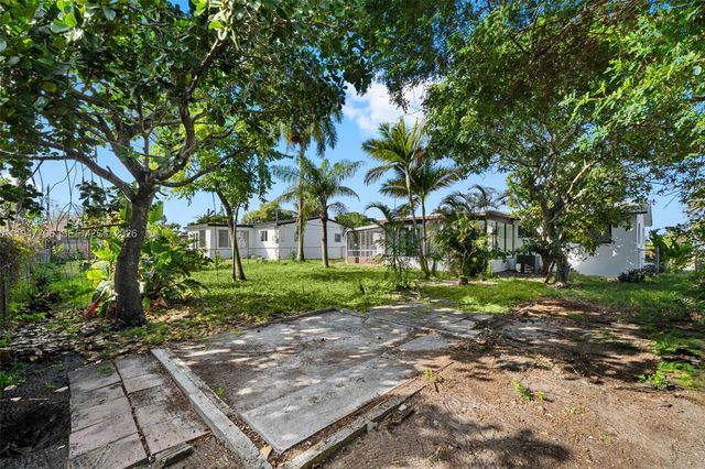 709 SW 4th Ct, Hallandale Beach, FL 33009