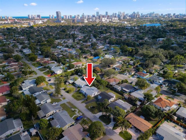 709 SW 4th Ct, Hallandale Beach, FL 33009