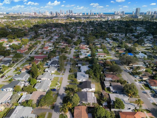 709 SW 4th Ct, Hallandale Beach, FL 33009
