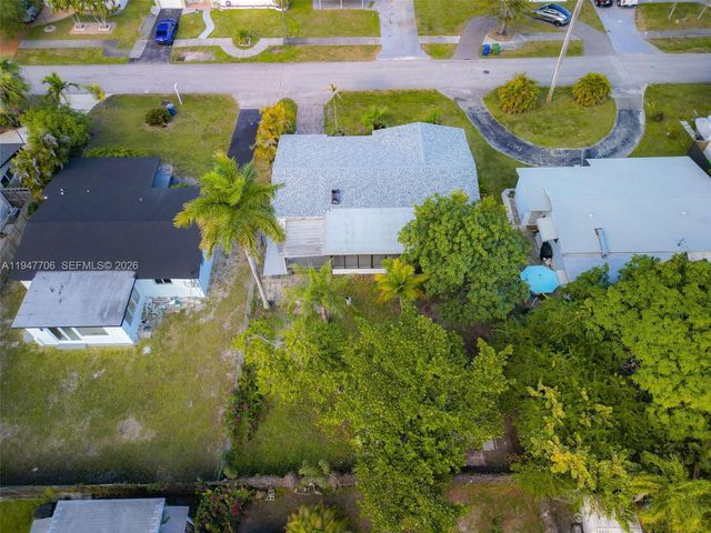 709 SW 4th Ct, Hallandale Beach, FL 33009