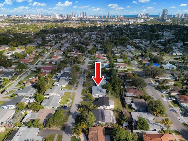 709 SW 4th Ct, Hallandale Beach, FL 33009