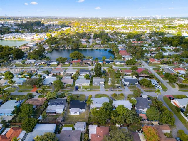 709 SW 4th Ct, Hallandale Beach, FL 33009