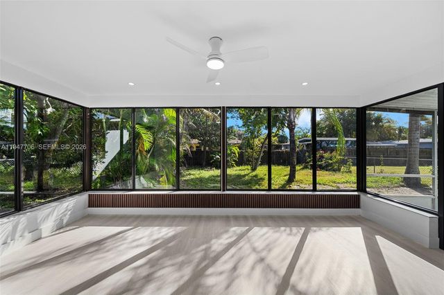 709 SW 4th Ct, Hallandale Beach, FL 33009