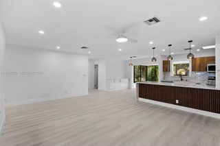 709 SW 4th Ct, Hallandale Beach, FL 33009