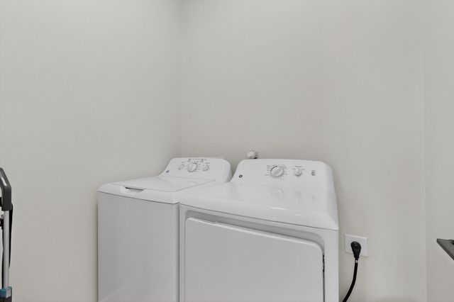 520 Bellamah Avenue NW, Albuquerque, NM 87102