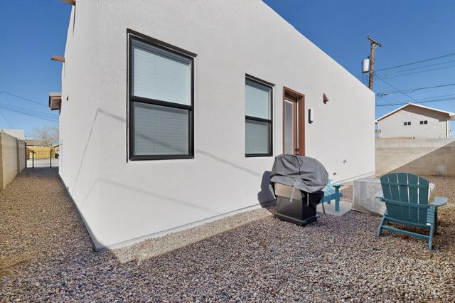 520 Bellamah Avenue NW, Albuquerque, NM 87102