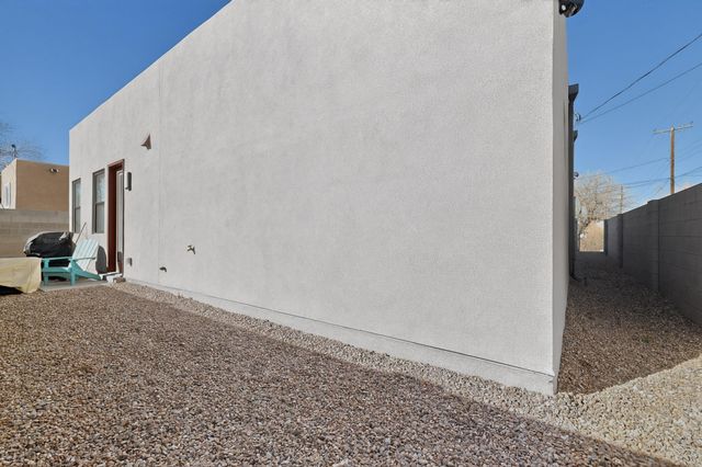 520 Bellamah Avenue NW, Albuquerque, NM 87102