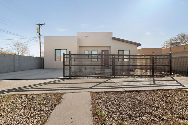 520 Bellamah Avenue NW, Albuquerque, NM 87102