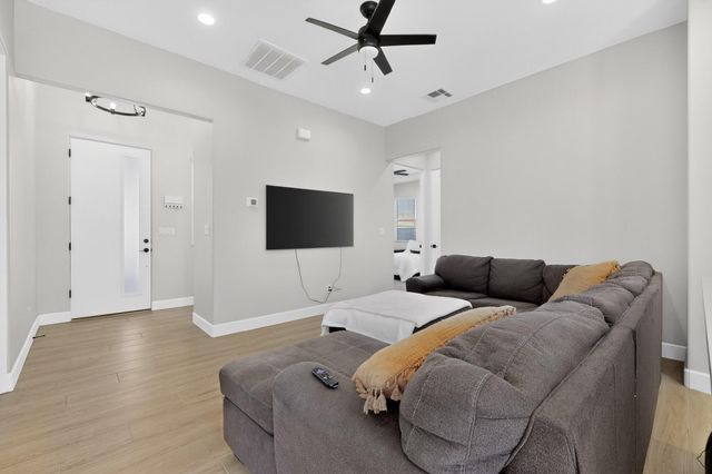 520 Bellamah Avenue NW, Albuquerque, NM 87102