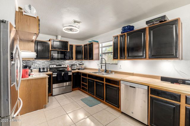 48822 N ROUGHRIDER Road, New River, AZ 85087