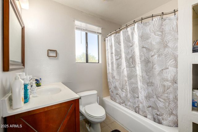 48822 N ROUGHRIDER Road, New River, AZ 85087