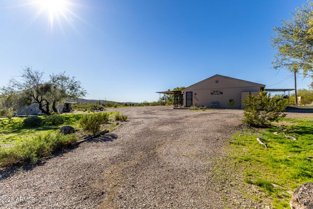 48822 N ROUGHRIDER Road, New River, AZ 85087