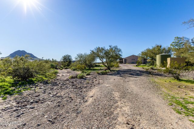 48822 N ROUGHRIDER Road, New River, AZ 85087