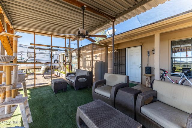 48822 N ROUGHRIDER Road, New River, AZ 85087